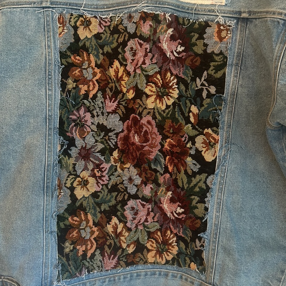 Upcycled vintage embroidery lace doily tapestry patched denim jean jacket - Picture 6 of 9